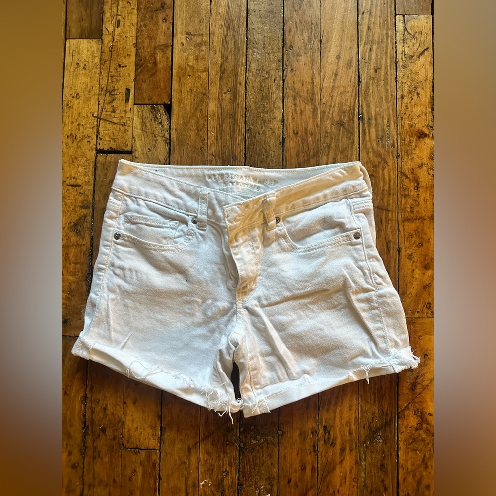 AMERICAN EAGLE White Denim Short Size 6